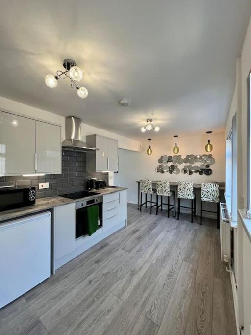 Welsh Getaway Home No 2 - 10 Mins To Bike Park Wales Мертир-Тидвилл Экстерьер фото